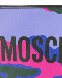 Pochette mimetica azzurra di Moschino