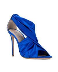 Sandali con tacco di raso blu di Casadei