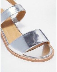 Sandali con tacco in pelle argento di Asos