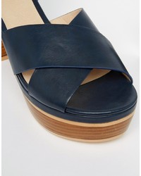 Sandali con tacco in pelle blu scuro di Asos