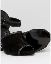 Sandali con tacco in pelle decorati neri di Kat Maconie
