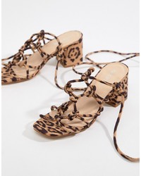 Sandali con tacco in pelle scamosciata leopardati marrone chiaro di Public Desire