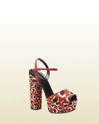 Sandali con tacco in pelle scamosciata leopardati rossi
