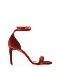 Sandali con tacco rossi di Chloe Gosselin