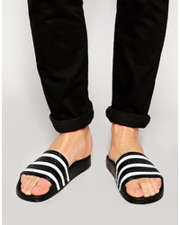 Sandali di gomma a righe orizzontali bianchi e neri