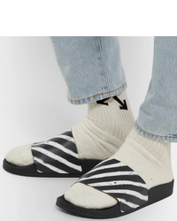 Sandali di gomma a righe orizzontali bianchi e neri di Off-White