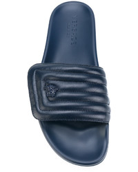 Sandali in pelle blu di Versace