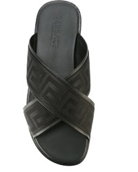 Sandali in pelle neri di Versace