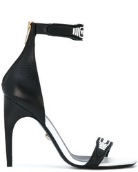 Sandali neri di Versace