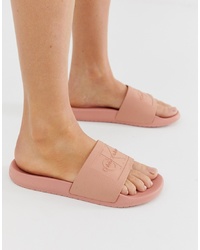 Sandali piatti di gomma rosa di Calvin Klein