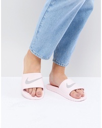 Sandali piatti di gomma rosa di Nike