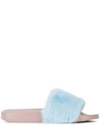Sandali piatti di pelliccia azzurri di Dolce & Gabbana