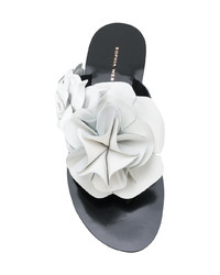 Sandali piatti in pelle a fiori bianchi di Sophia Webster