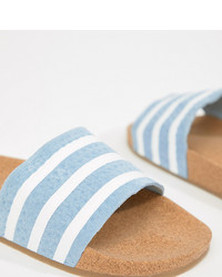 Sandali piatti in pelle a righe orizzontali azzurri di adidas Originals