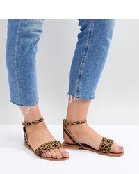 Sandali piatti in pelle scamosciata leopardati marrone chiaro di ASOS DESIGN