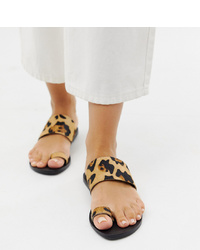 Sandali piatti in pelle scamosciata leopardati marrone chiaro di ASOS DESIGN