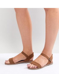 Sandali piatti in pelle scamosciata marrone chiaro di New Look Wide Fit