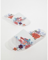Sandali piatti in pelle stampati bianchi di Slydes