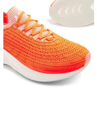 Scarpe sportive arancioni di APL Athletic Propulsion Labs