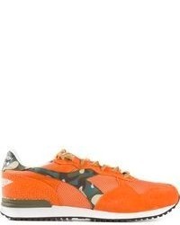 Scarpe sportive arancioni di Diadora