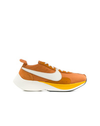 Scarpe sportive arancioni di Nike