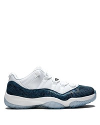 Scarpe sportive bianche e blu scuro di Jordan