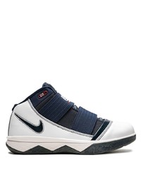 Scarpe sportive bianche e blu scuro di Nike