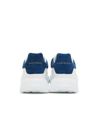 Scarpe sportive bianche e blu di Alexander McQueen