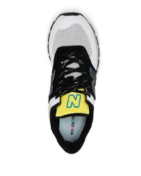 Scarpe sportive bianche e nere di New Balance