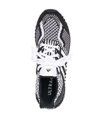 Scarpe sportive bianche e nere di adidas