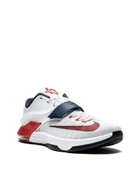 Scarpe sportive bianche e rosse e blu scuro di Nike