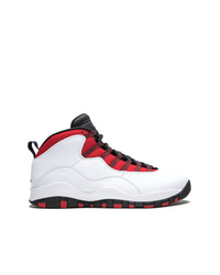 Scarpe sportive bianche e rosse di Jordan