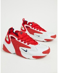 Scarpe sportive bianche e rosse di Nike
