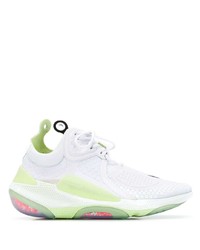 Scarpe sportive bianche e verdi di Nike