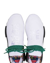 Scarpe sportive bianche di Adidas By Pharrell Williams