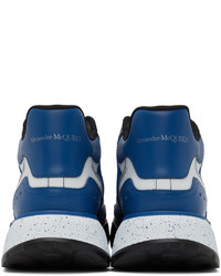 Scarpe sportive blu scuro e bianche di Alexander McQueen