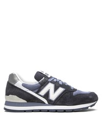 Scarpe sportive blu scuro e bianche di New Balance