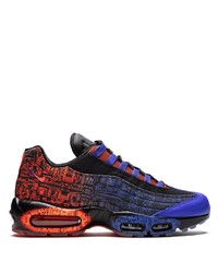 Scarpe sportive blu scuro e rosse di Nike