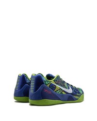 Scarpe sportive blu scuro e verdi di Nike