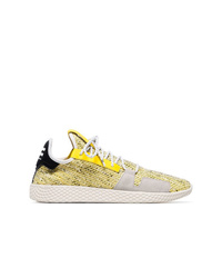 Scarpe sportive dorate di Adidas By Pharrell Williams