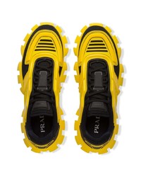 Scarpe sportive gialle di Prada