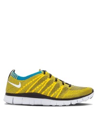 Scarpe sportive gialle di Nike