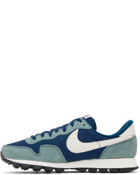 Scarpe sportive in pelle bianche e blu di Nike