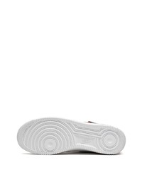 Scarpe sportive in pelle bianche di Nike