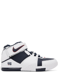 Scarpe sportive in pelle blu scuro e bianche di Nike