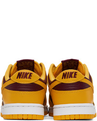 Scarpe sportive in pelle dorate di Nike