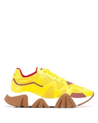 Scarpe sportive in pelle gialle di Versace