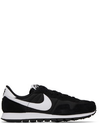 Scarpe sportive in pelle nere e bianche di Nike