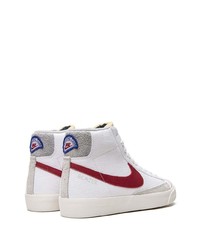 Scarpe sportive in pelle scamosciata bianche di Nike