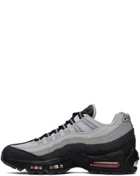Scarpe sportive in pelle scamosciata grigie di Nike